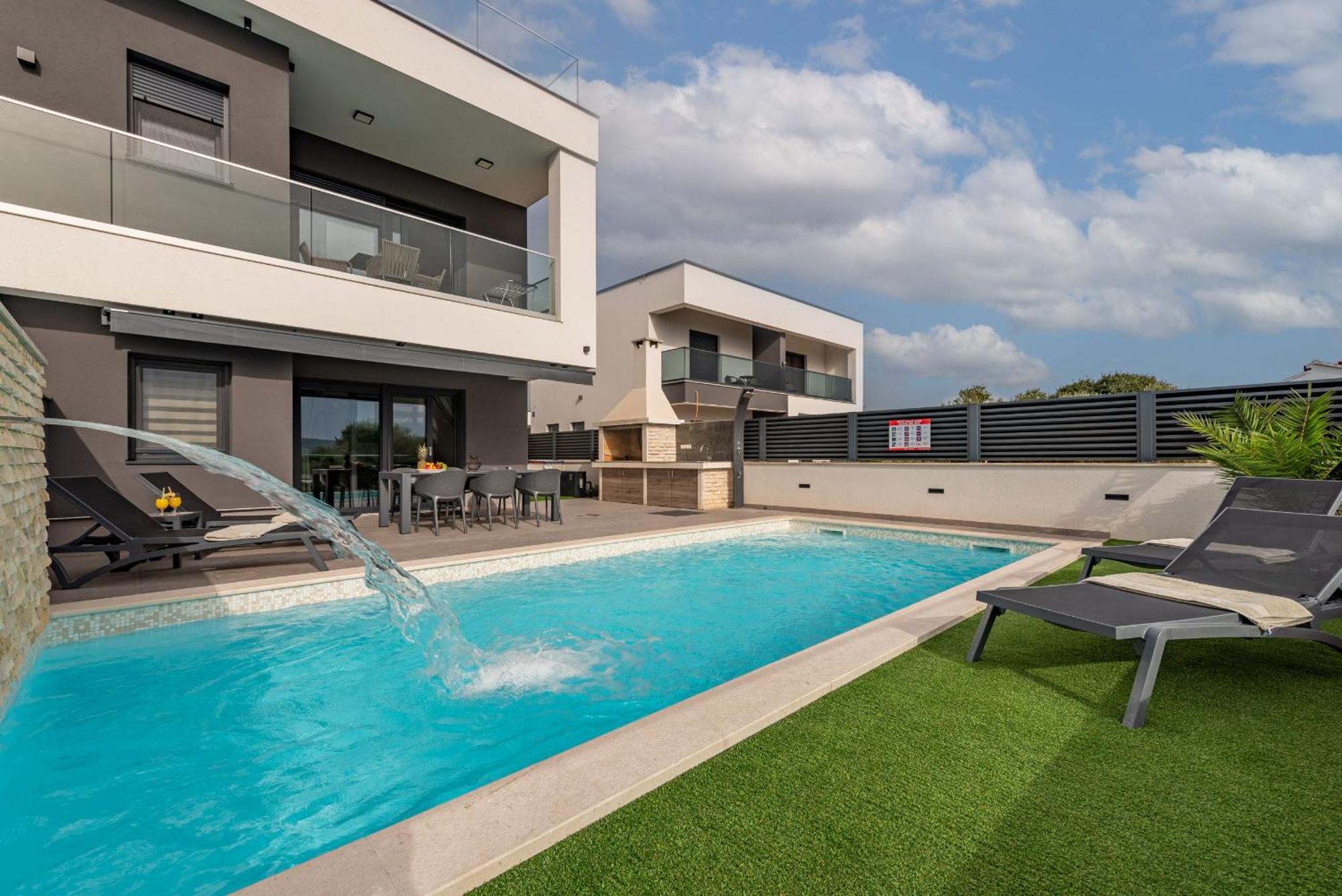 Villa Blue Sky 2 Zadarvillas ตูรันญ์ ภายนอก รูปภาพ